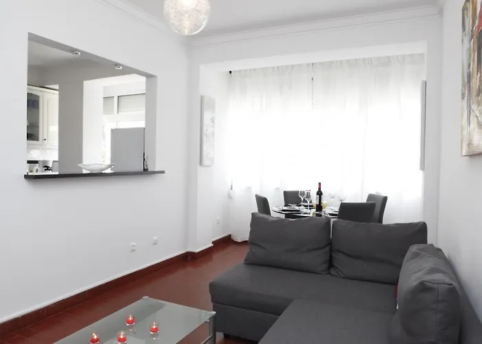 Comfortable And Central Apartment Cascais