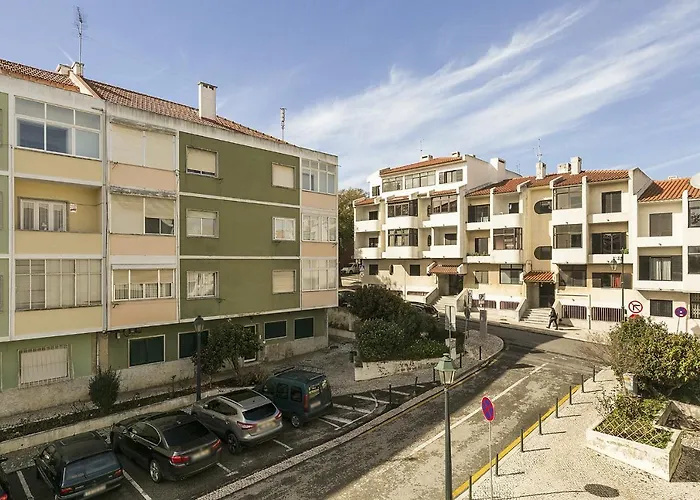 Comfortable And Central Apartment Cascais